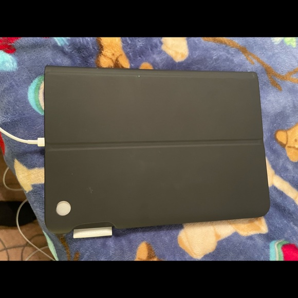 IPad Air 16 GB with Logitech keyboard folio - Picture 7 of 8